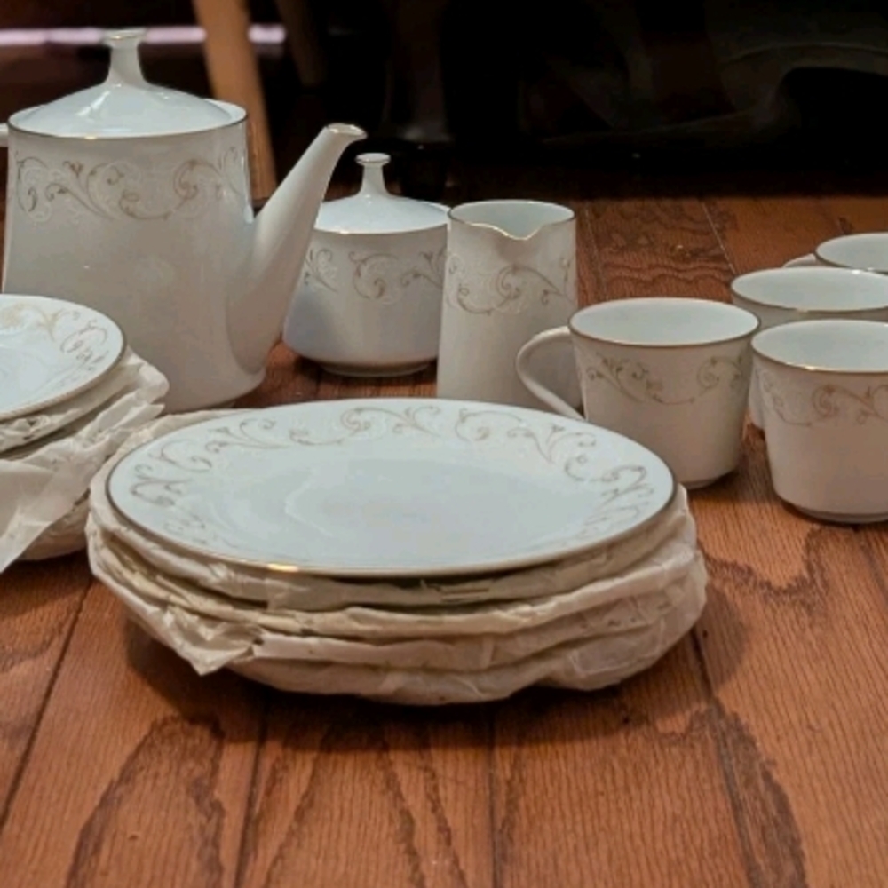 Elegant White Dinnerware Set